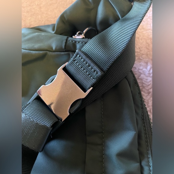 ☘️🦄AlGAE GREEN On The Beat Belt Bag☘️🦄 - Picture 6 of 11